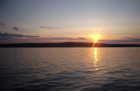 Coucher de soleil sur le lac Mégantic, en Estrie